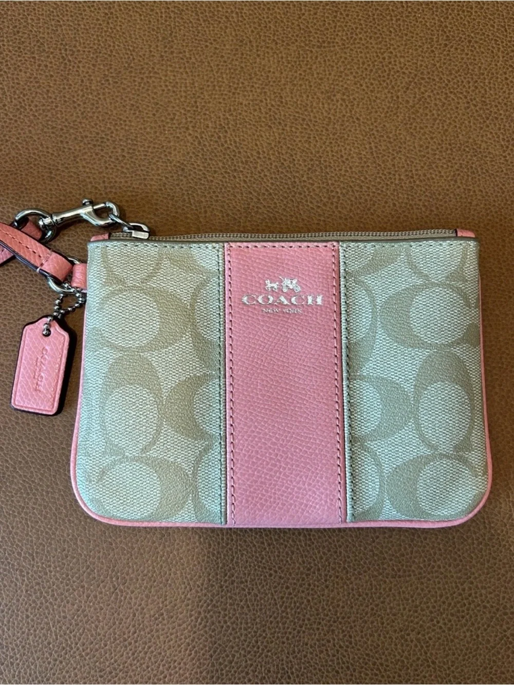 Coach Signature Corner Zip Small Wristlet with Hangtag